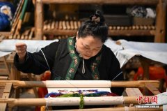 武陵深处绣“苗花” 指尖淬